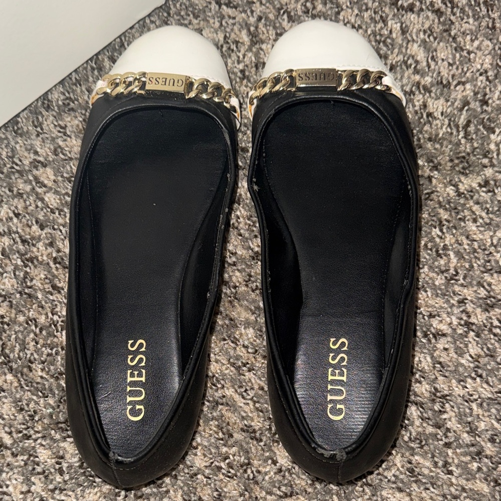 Guess Women's Black and White Chain Flats